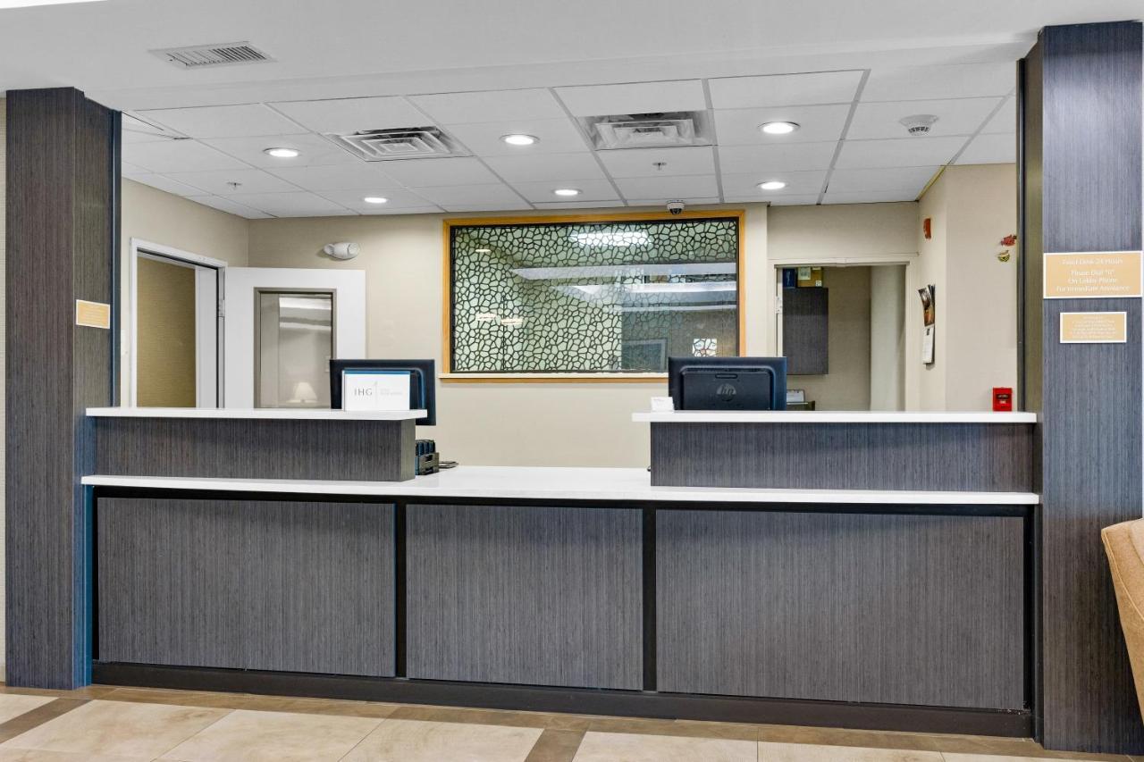 Candlewood Erie By Ihg 2*